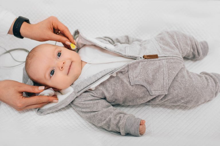 Subsídio para o teste de audiometria (teste da orelhinha) para bebês recém-nascidos